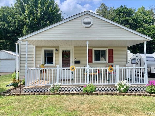 21 Pinecrest Road, Whitesboro, NY 13492