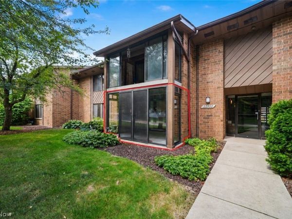 22952 Mastick Road , Unit 101, Fairview Park, OH 44126