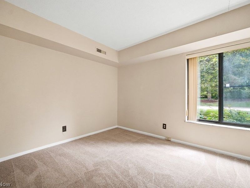 22952 Mastick Road, Unit 101, Fairview Park, OH 44126 Photo 12