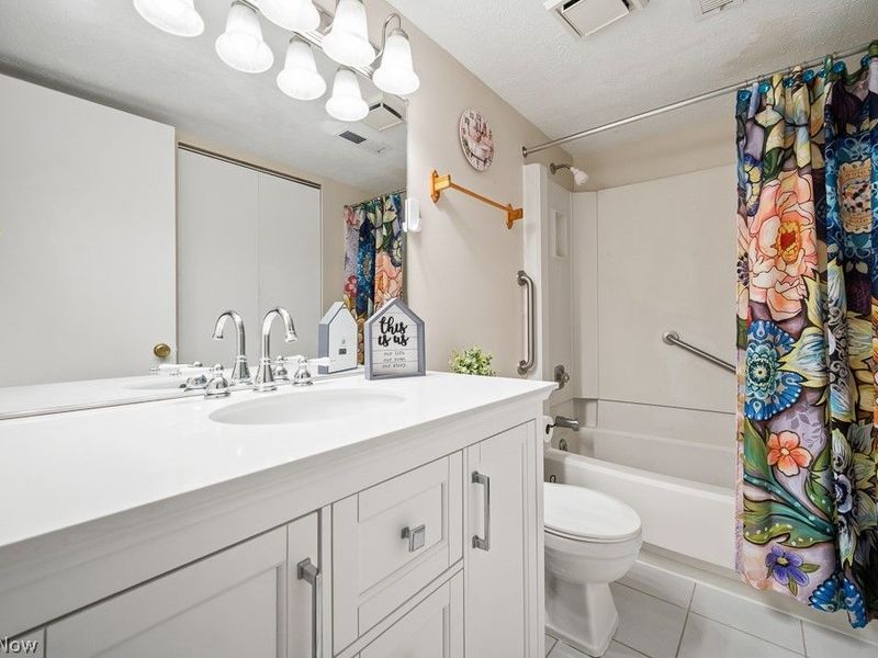 22952 Mastick Road, Unit 101, Fairview Park, OH 44126 Photo 14