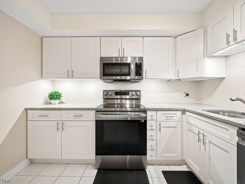 22952 Mastick Road, Unit 101, Fairview Park, OH 44126 Photo 6