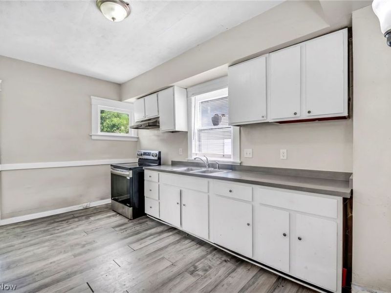 10001 Yale Avenue , Cleveland, OH 44108 Photo 12