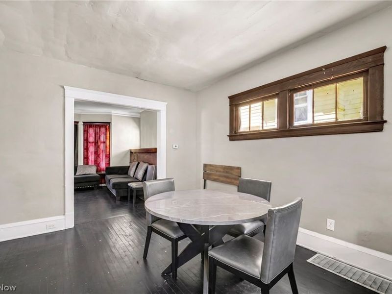 10001 Yale Avenue , Cleveland, OH 44108 Photo 13