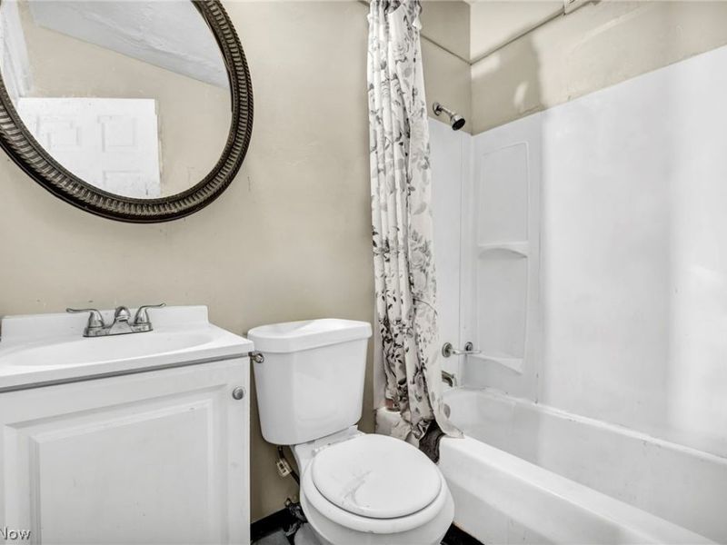10001 Yale Avenue , Cleveland, OH 44108 Photo 23
