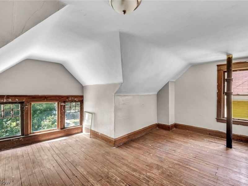 10001 Yale Avenue , Cleveland, OH 44108 Photo 24