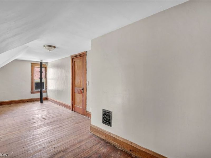 10001 Yale Avenue , Cleveland, OH 44108 Photo 25