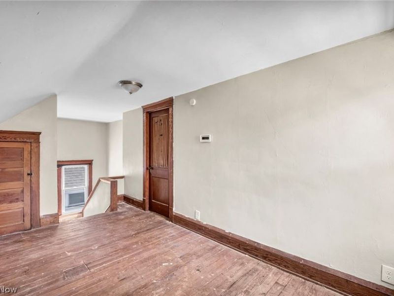 10001 Yale Avenue , Cleveland, OH 44108 Photo 29