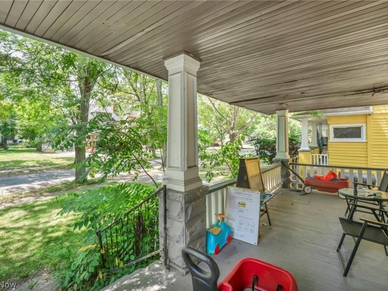 10001 Yale Avenue , Cleveland, OH 44108 Photo 4