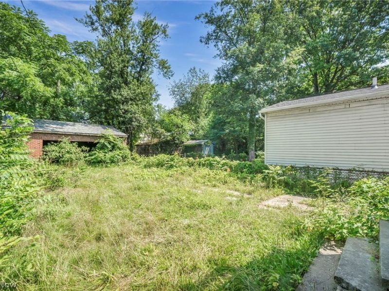 10001 Yale Avenue , Cleveland, OH 44108 Photo 8