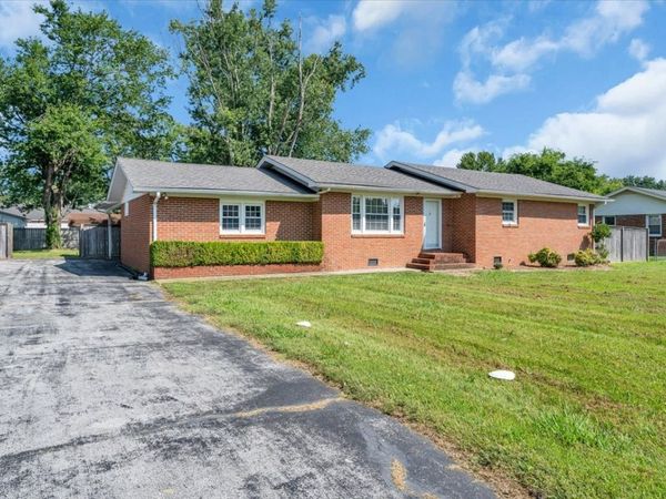 611 Henley St , Manchester, TN 37355