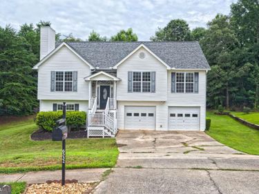 6532 Sundial Avenue, Flowery Branch, GA 30542