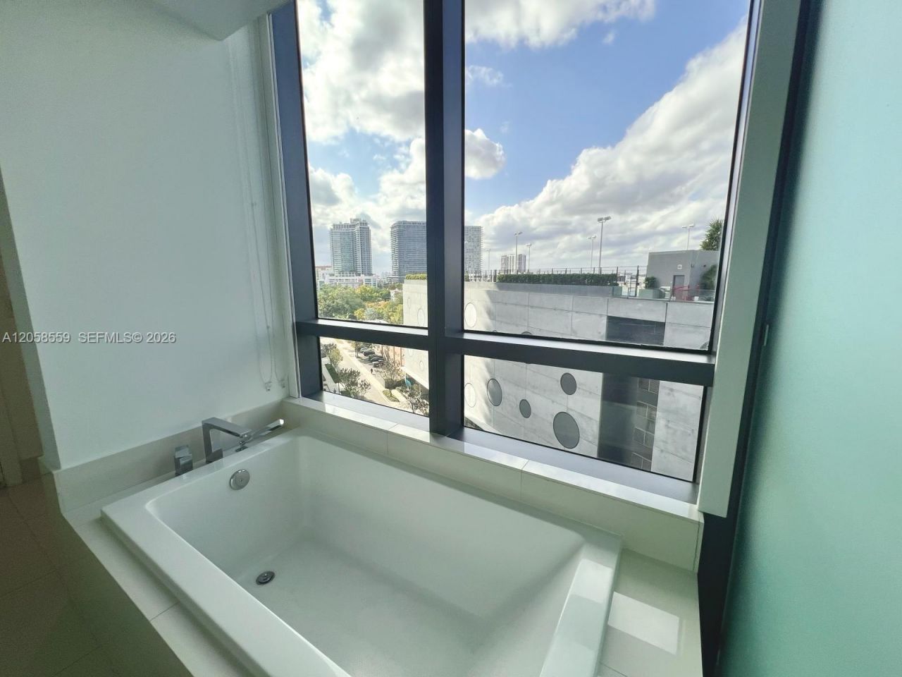 650 NE 32nd St , Unit 908, Miami, FL 33137 Photo