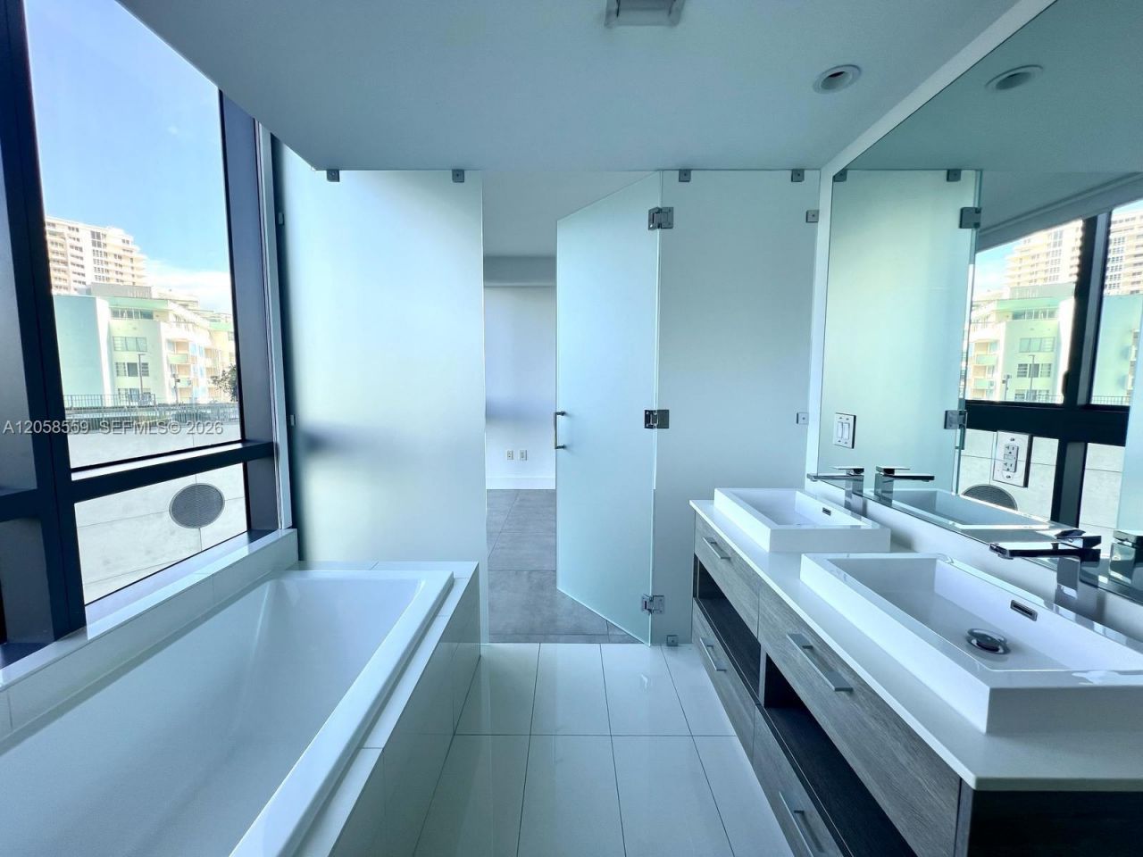 650 NE 32nd St , Unit 908, Miami, FL 33137 Photo
