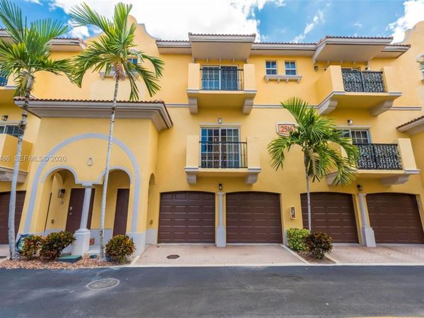 2516 SW 14th Ave, Unit 403, Fort Lauderdale, FL 33315
