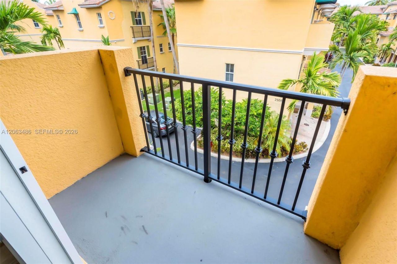 2516 SW 14th Ave, Unit 403, Fort Lauderdale, FL 33315 Photo