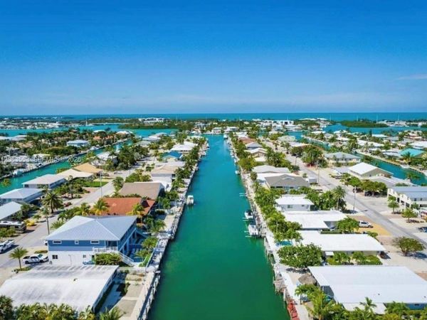 160 10th St , Key Colony, FL 33051