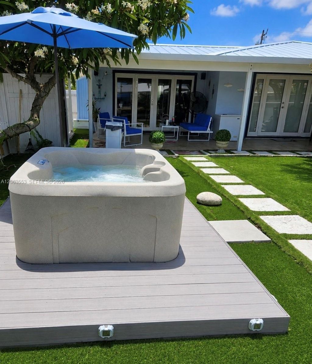 160 10th St , Key Colony, FL 33051 Photo