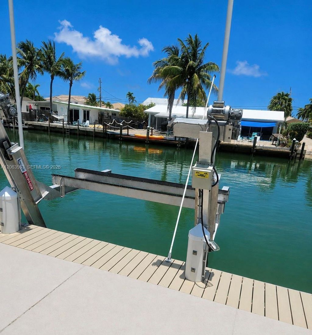 160 10th St , Key Colony, FL 33051 Photo