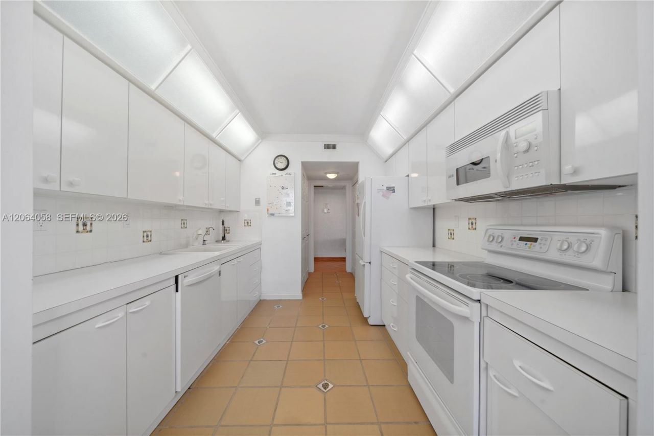 19707 Turnberry Way , Unit 6K, Aventura, FL 33180 Photo