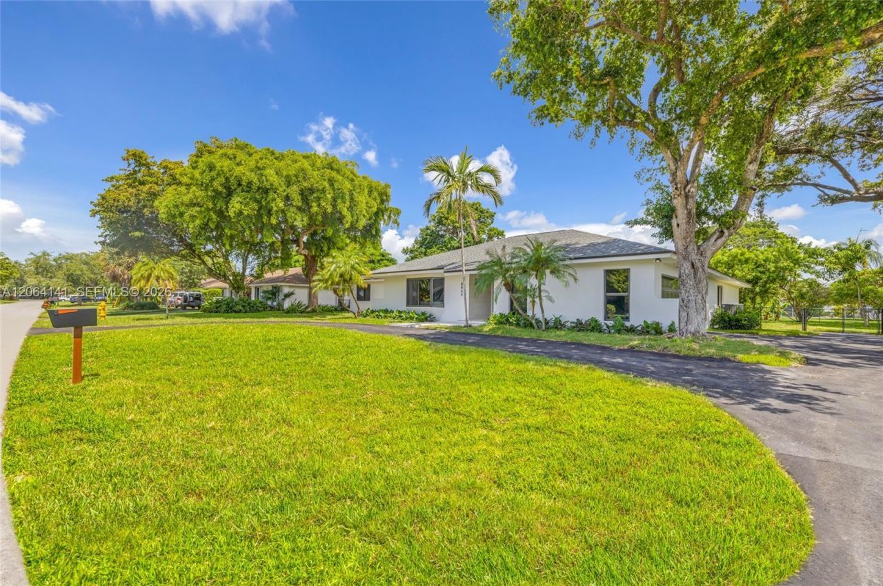 8865 SW 176th Ter, Palmetto Bay, FL 33157 Photo