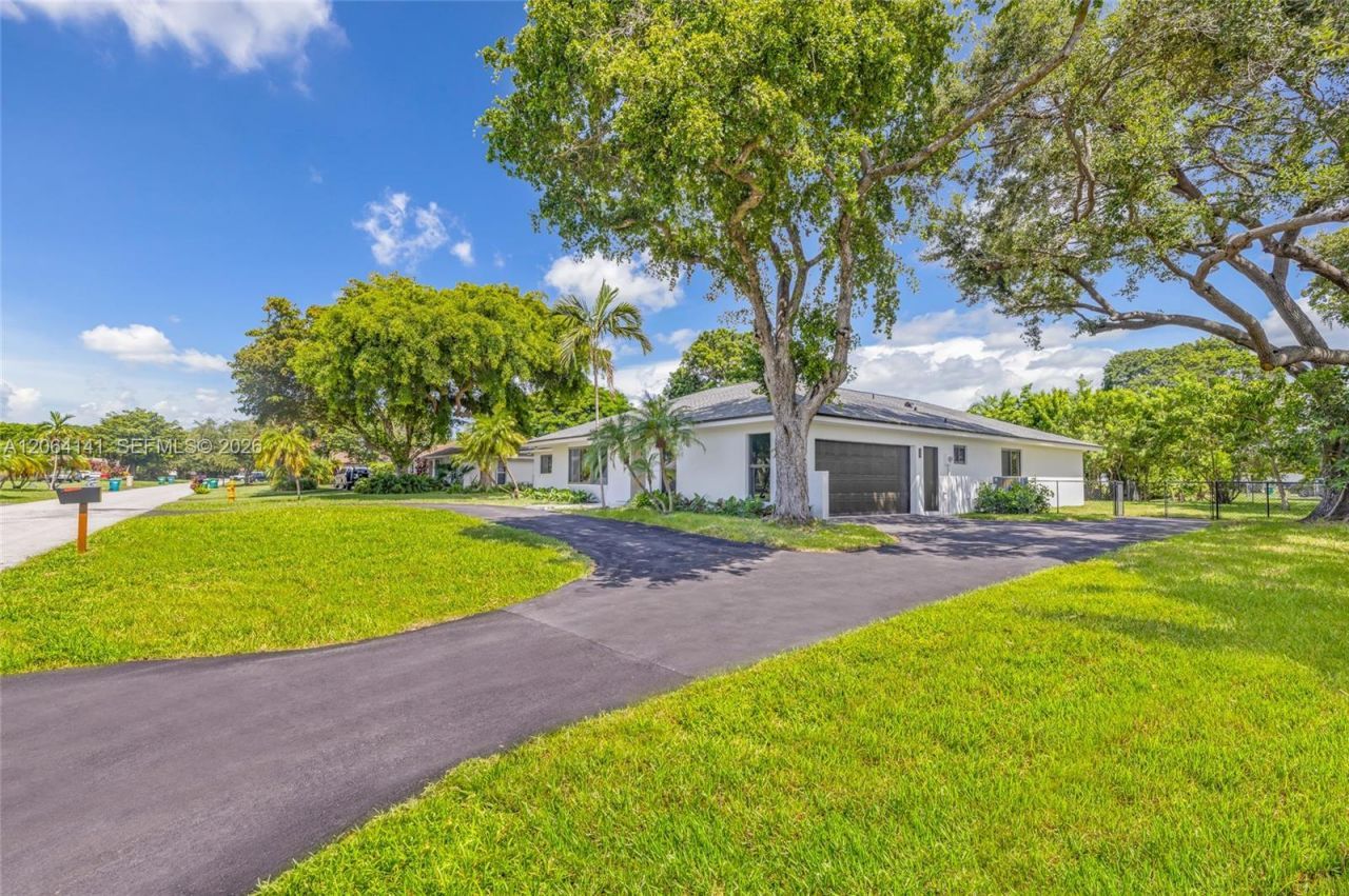 8865 SW 176th Ter, Palmetto Bay, FL 33157 Photo