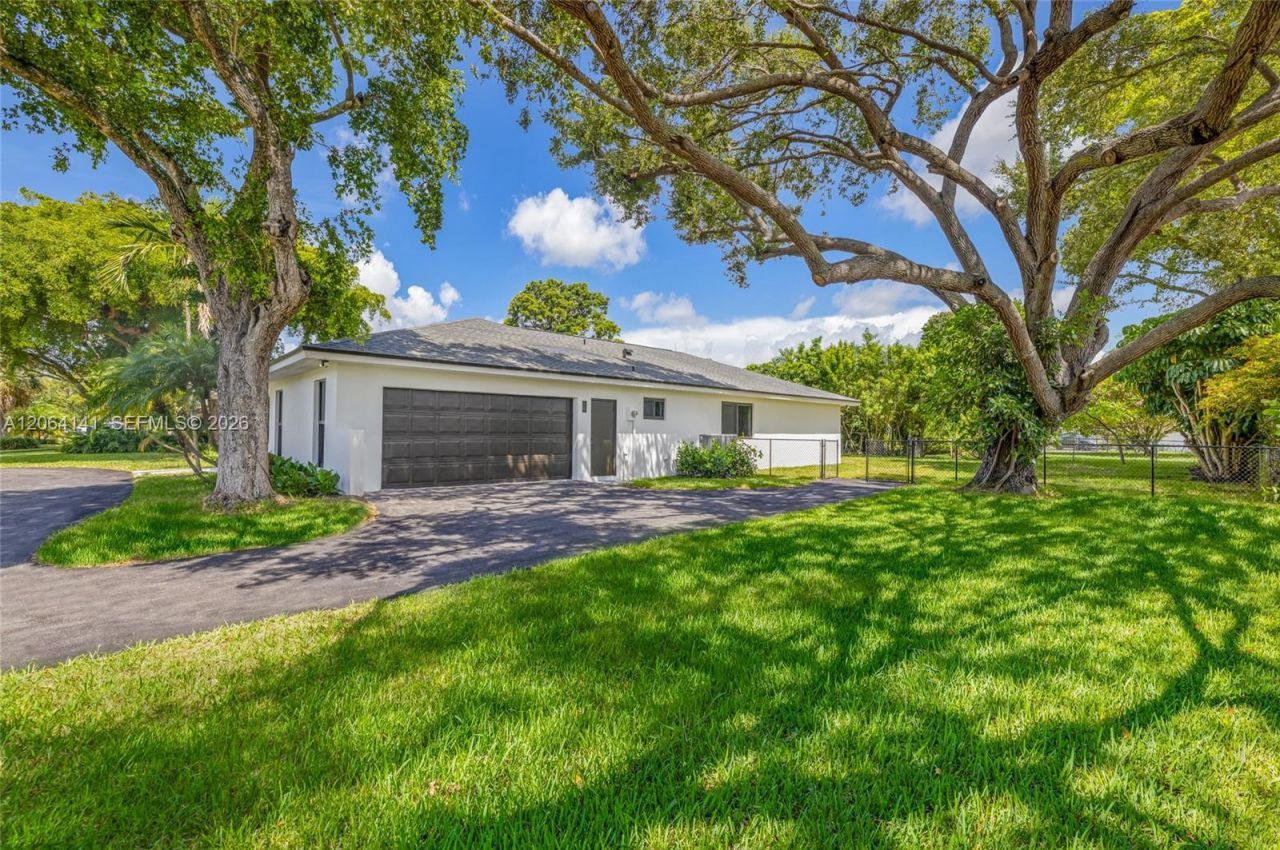 8865 SW 176th Ter, Palmetto Bay, FL 33157 Photo