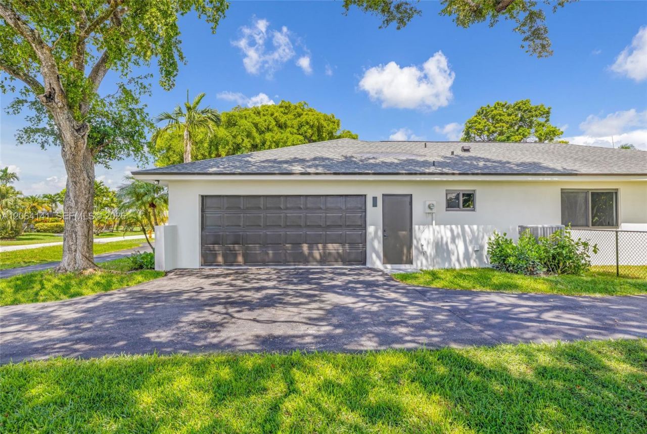8865 SW 176th Ter, Palmetto Bay, FL 33157 Photo