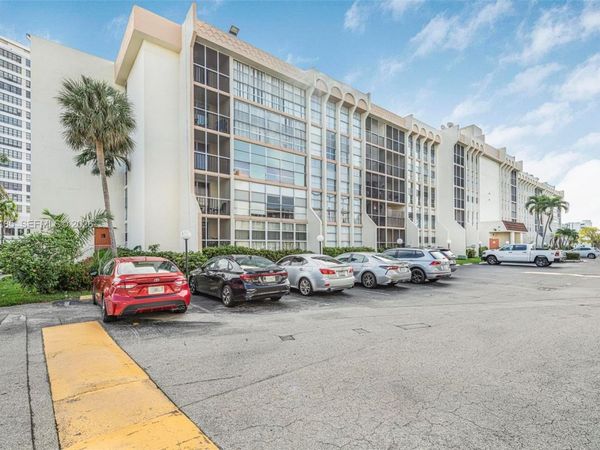 501 Three Islands Blvd, Unit 519, Hallandale Beach, FL 33009