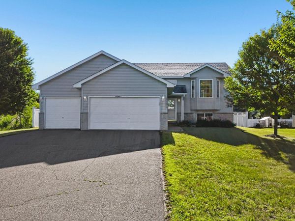 1464 Roosevelt Street S, Cambridge, MN 55008