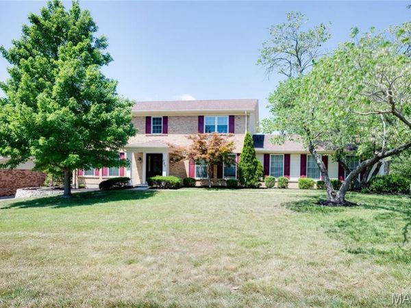 327 Royal Village Drive, Manchester, MO 63011
