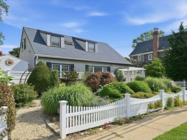 25 Rhode Island Avenue , Massapequa, NY 11758