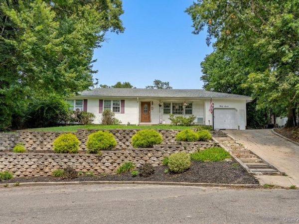 37 Black Locust Avenue , East Setauket, NY 11733