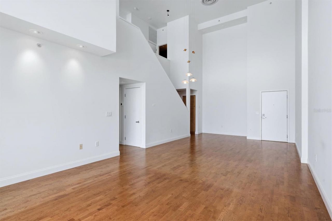 1990 Main Street, Unit 4, Sarasota, FL 34236 Photo