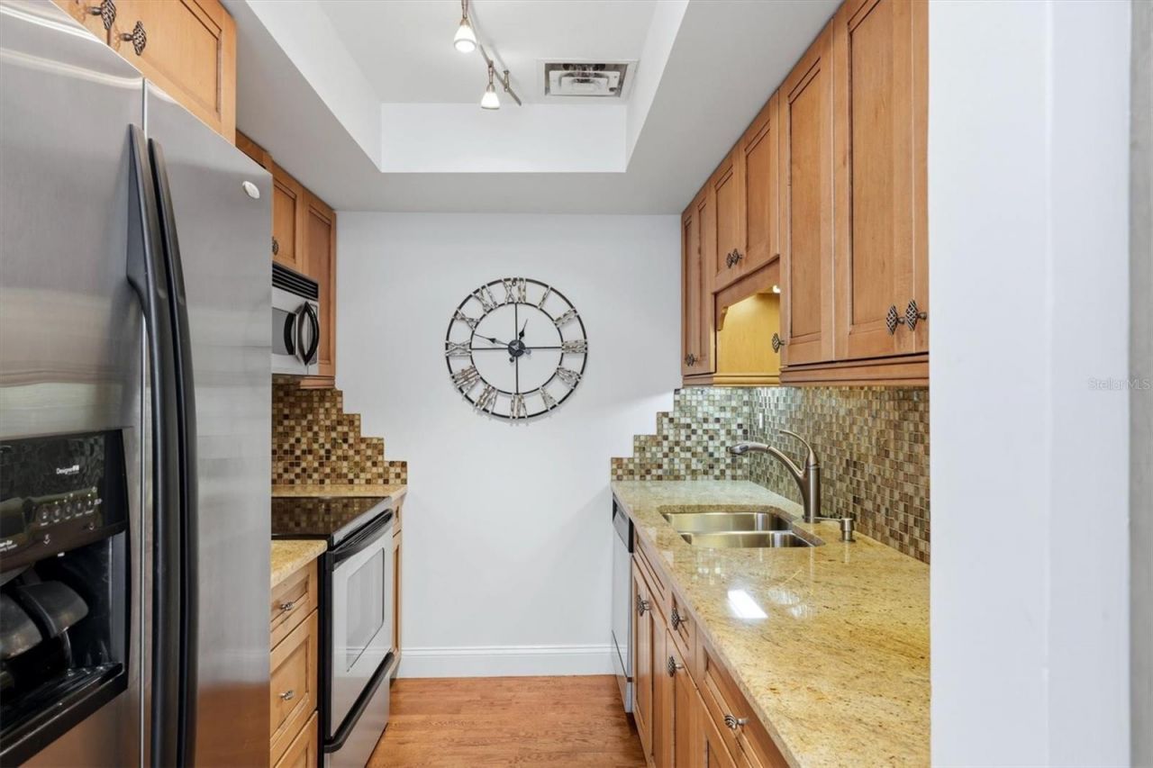 1990 Main Street, Unit 4, Sarasota, FL 34236 Photo