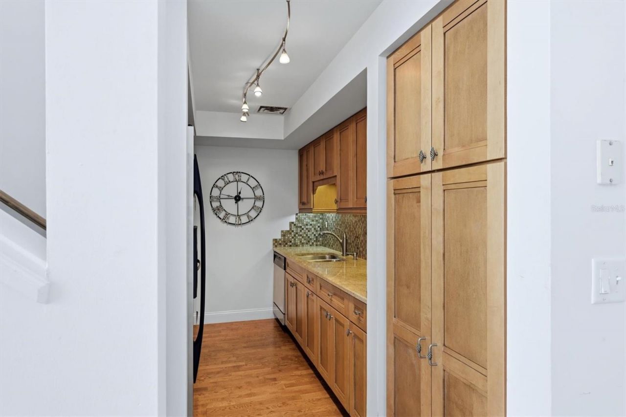 1990 Main Street, Unit 4, Sarasota, FL 34236 Photo