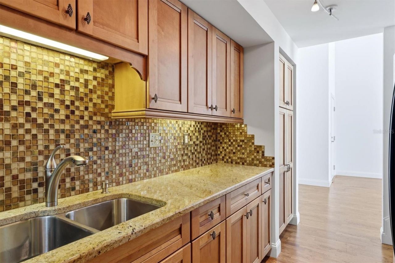 1990 Main Street, Unit 4, Sarasota, FL 34236 Photo