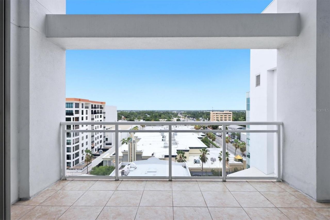 1990 Main Street, Unit 4, Sarasota, FL 34236 Photo