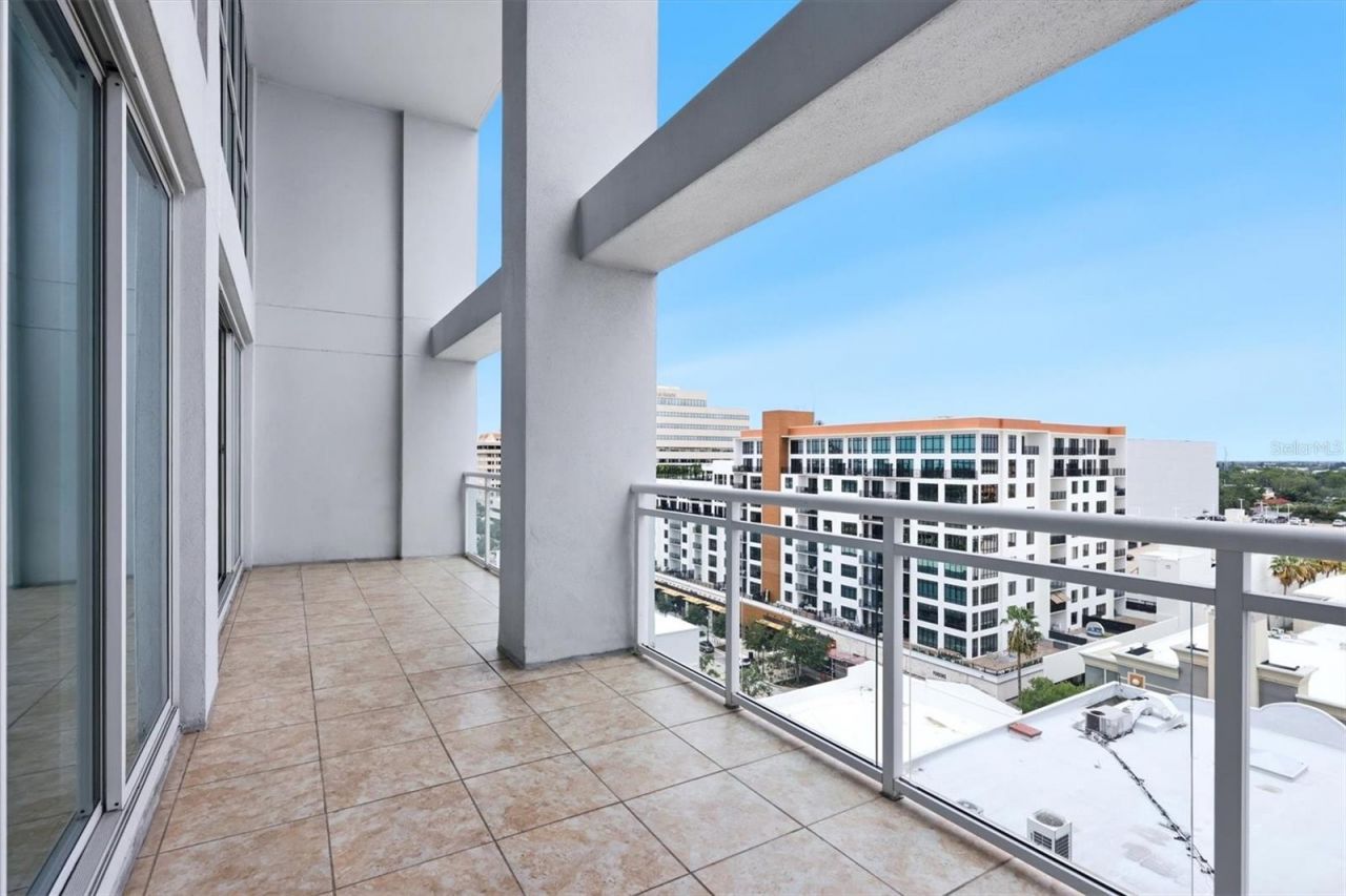 1990 Main Street, Unit 4, Sarasota, FL 34236 Photo