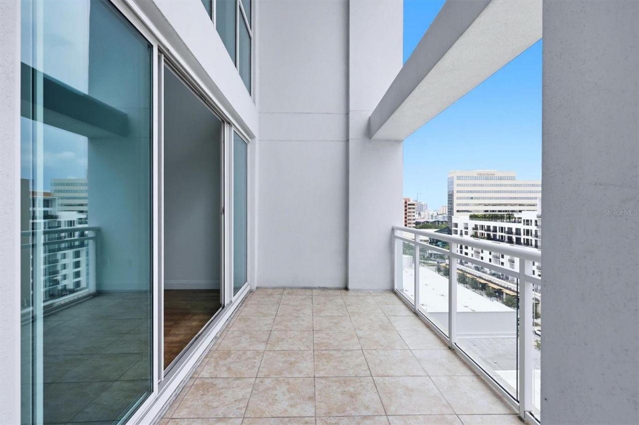 1990 Main Street, Unit 4, Sarasota, FL 34236 Photo