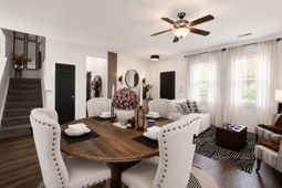 423 Glenmore Drive photo 4