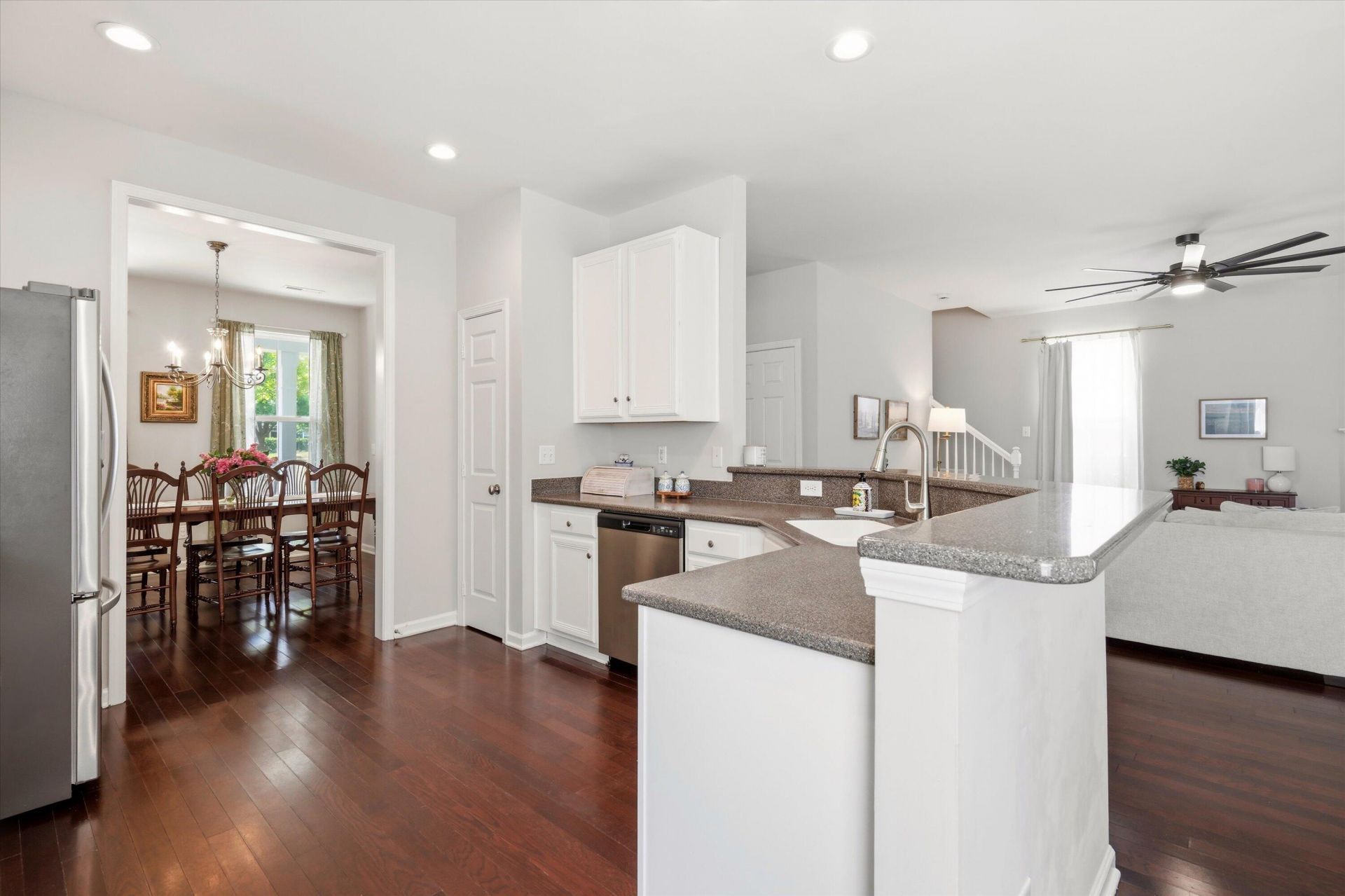 126 Red Leaf Boulevard Photo 12