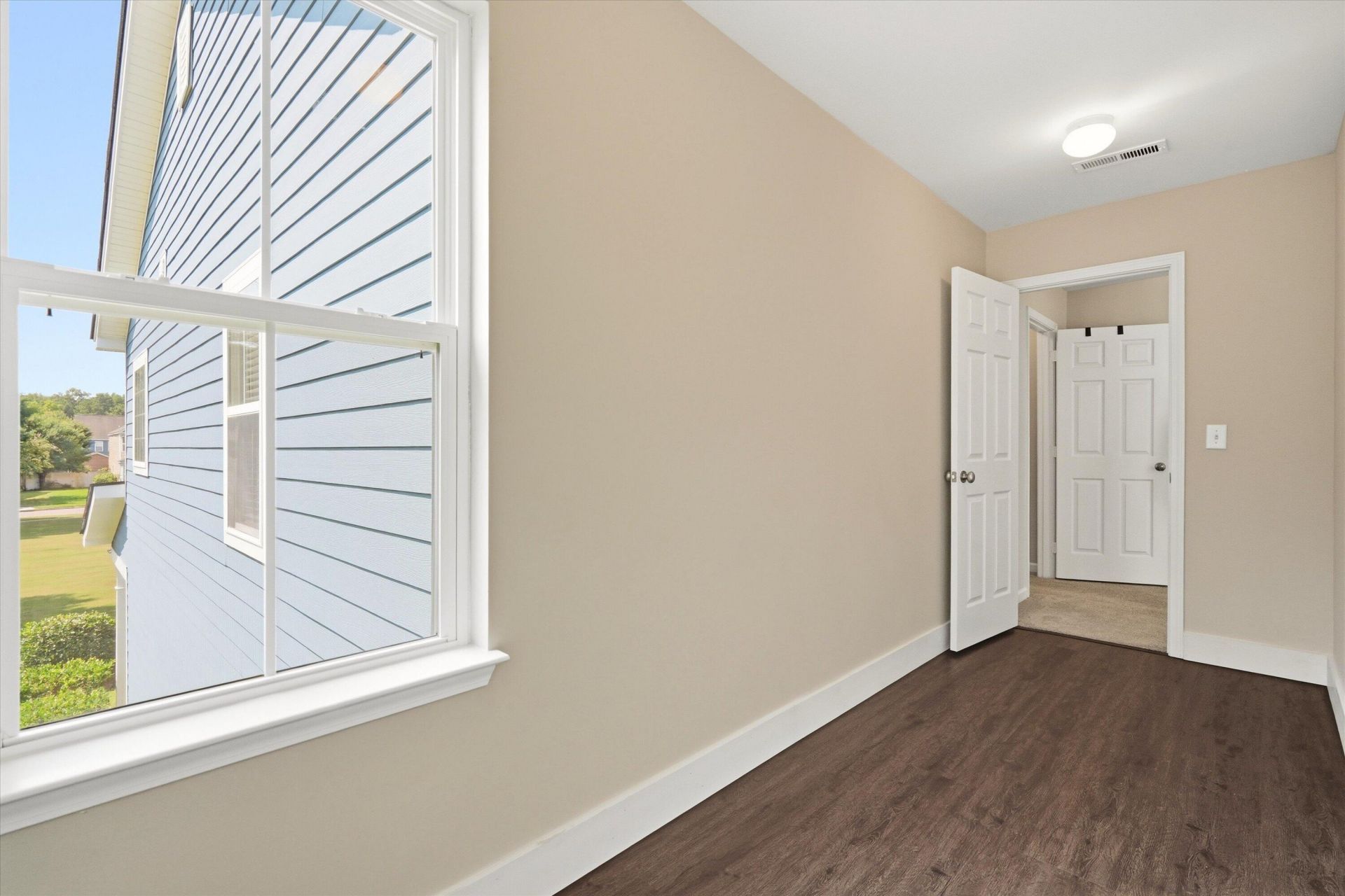 126 Red Leaf Boulevard Photo 26