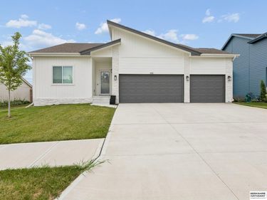 8008 S 200 Street, Gretna, NE 68028