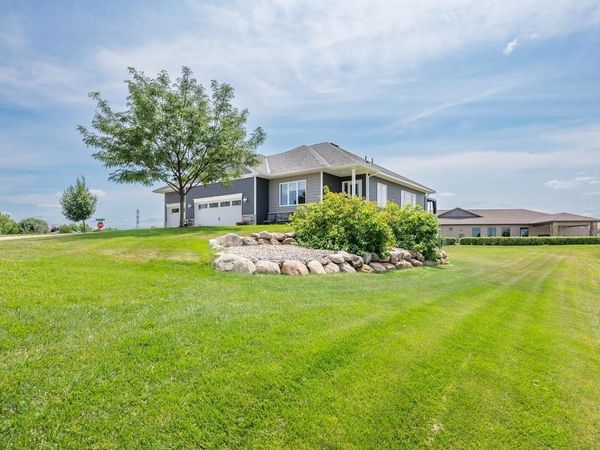 1290 Parkview Court, Shakopee, MN 55379