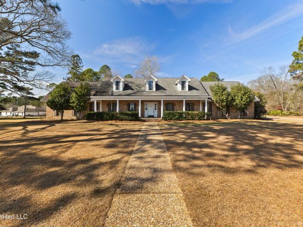269 W Lake Road, Hattiesburg, MS 39402