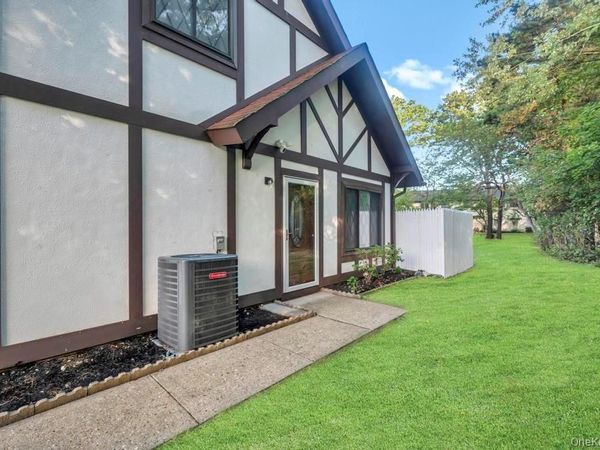 6 Ameswoth Court, Middle Island, NY 11953