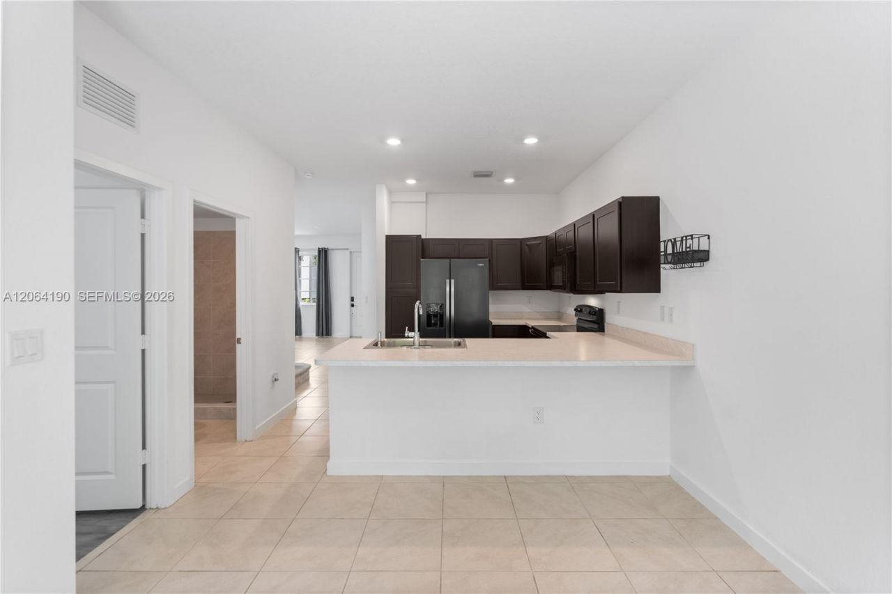 1385 NW 208th Ter, Unit 1385, Miami Gardens, FL 33169 Photo