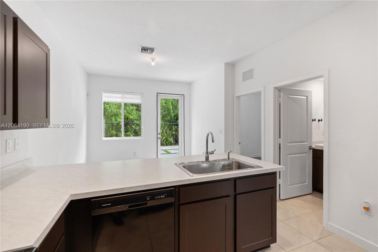 1385 NW 208th Ter, Unit 1385, Miami Gardens, FL 33169 Photo