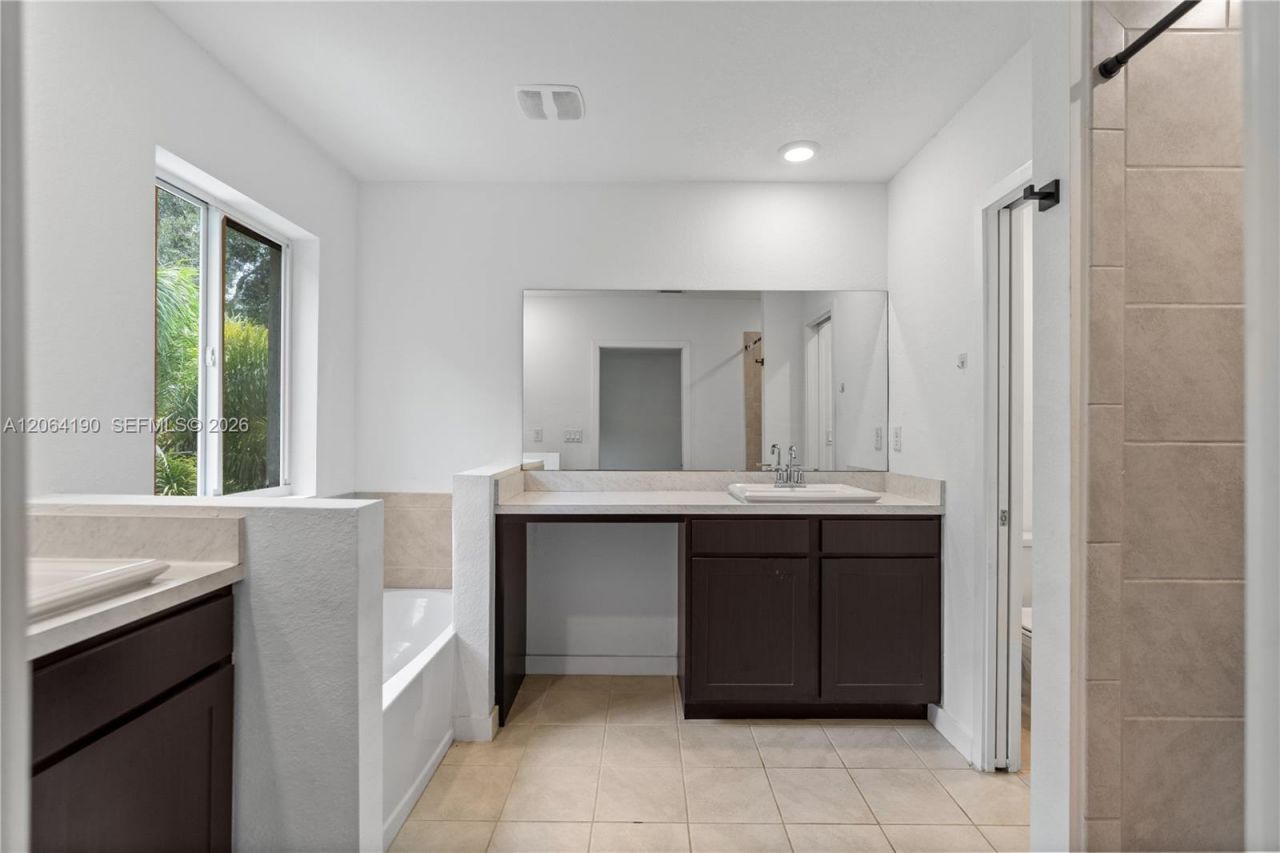 1385 NW 208th Ter, Unit 1385, Miami Gardens, FL 33169 Photo