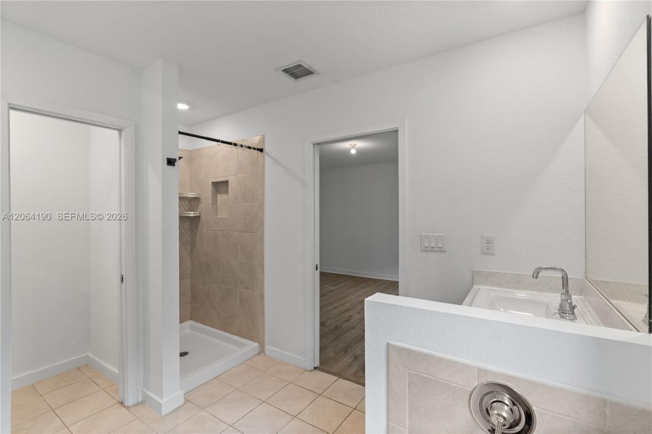 1385 NW 208th Ter, Unit 1385, Miami Gardens, FL 33169 Photo